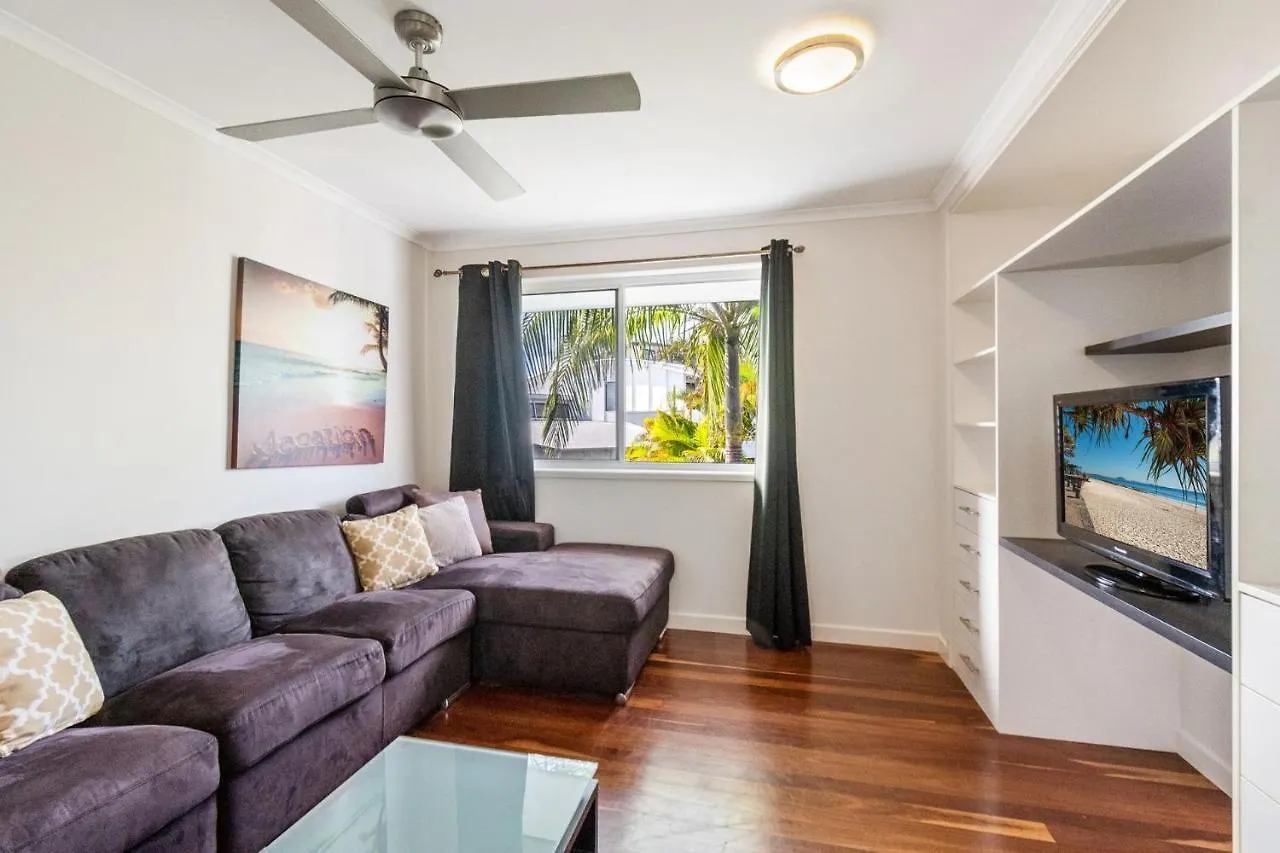 Remarkable Six Bedroom Waterfront Home! Perfect For The Extended Family Мулулаба
